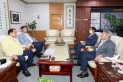 경북도의회 의장단, 군위‧의성군수 차례로 만나 통합신공항 문제 해결 촉구
